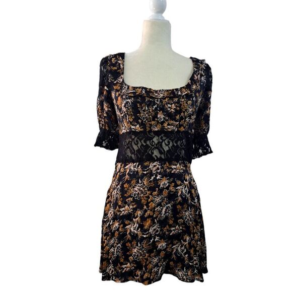 Free People Lucie Dress Black Yellow Short Lace Boho Coquet Puff  Sleeve Sz 4 - Picture 2 of 9